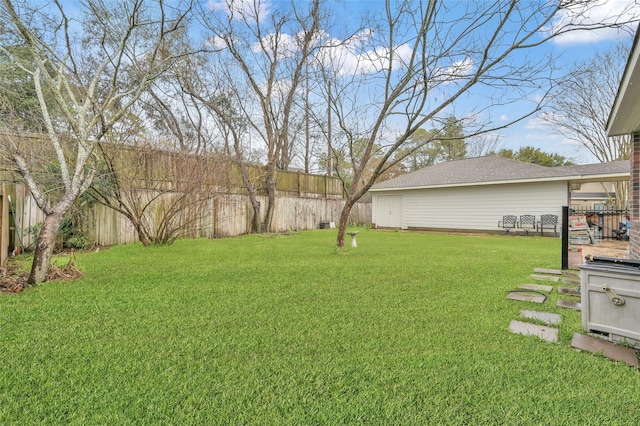 view of yard featuring a fenced backyard