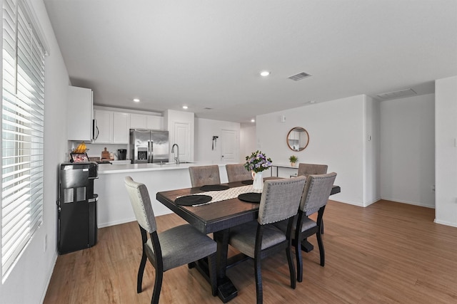 dining space featuring light wood-style flooring, visible vents, baseboards, and recessed lighting