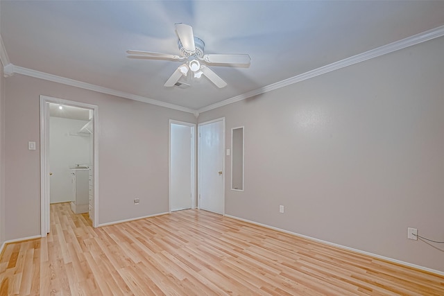 unfurnished room featuring light wood-style floors, ornamental molding, and a ceiling fan