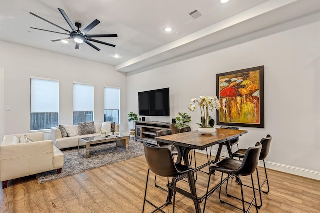 living room featuring light wood finished floors, recessed lighting, visible vents, a ceiling fan, and baseboards