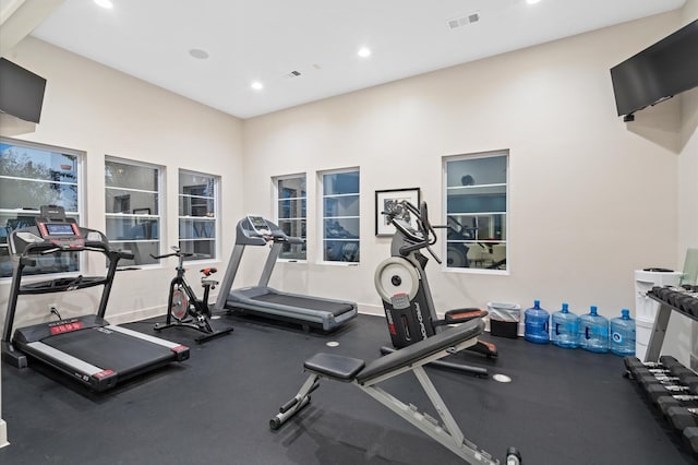 gym featuring recessed lighting, visible vents, and baseboards