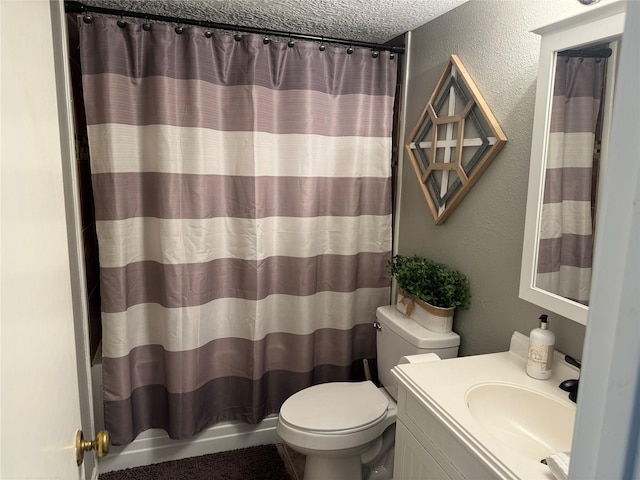 bathroom with toilet, a shower with curtain, a textured ceiling, and a textured wall