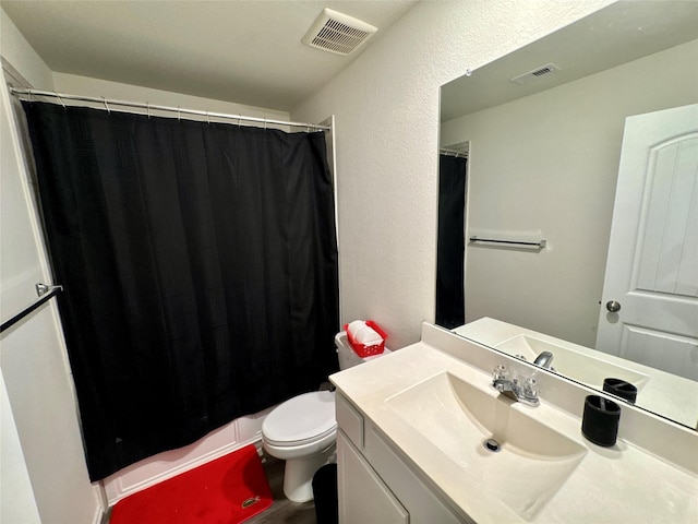 full bathroom featuring curtained shower, visible vents, vanity, and toilet