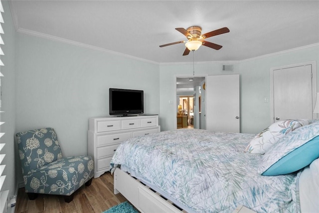 bedroom featuring visible vents, a ceiling fan, dark wood finished floors, and crown molding