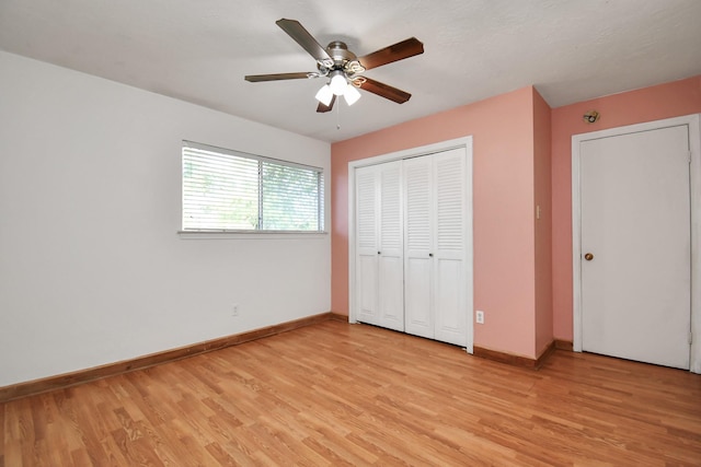 unfurnished bedroom featuring light wood-type flooring, a closet, ceiling fan, and baseboards