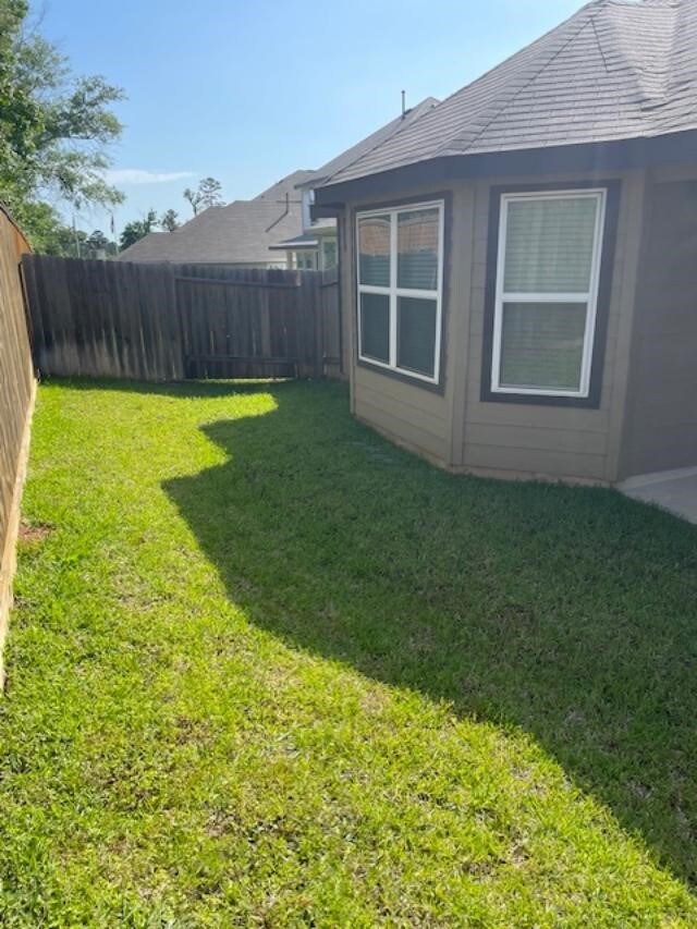 14041 Lamprey Dr, Conroe, TX 77384 - view of yard