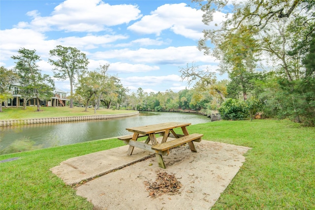 view of property's community featuring a water view and a yard