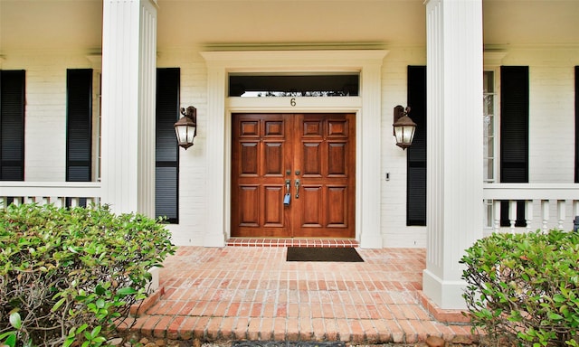 property entrance featuring a porch