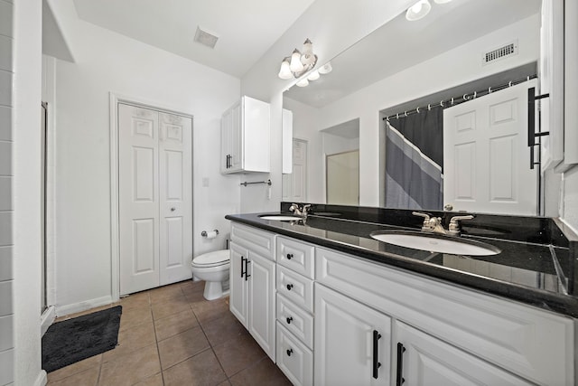 full bath with tile patterned flooring, visible vents, a sink, and a shower with shower curtain