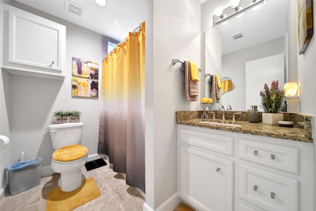 full bath featuring toilet, vanity, visible vents, and baseboards