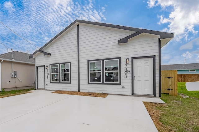 view of front of house featuring fence