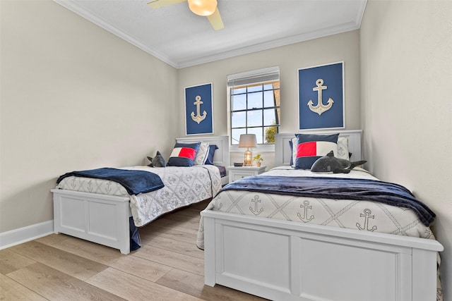 bedroom with light wood-style flooring, ornamental molding, ceiling fan, and baseboards