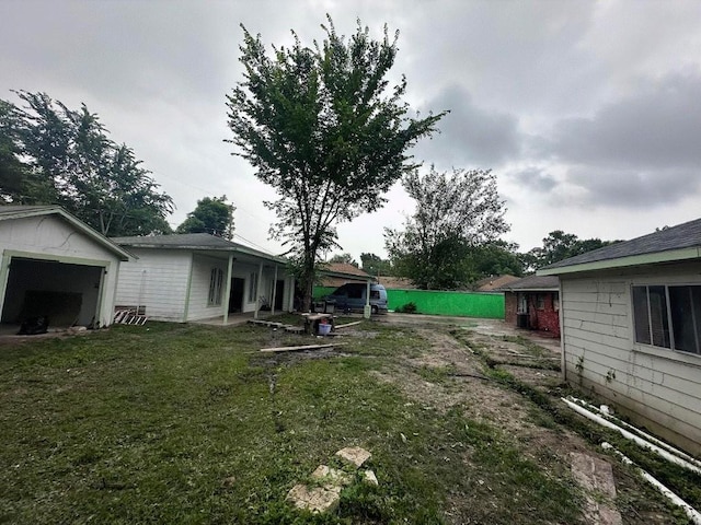 view of yard with a garage