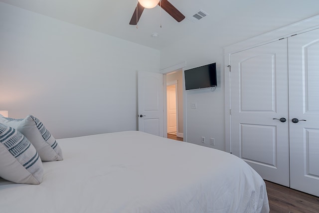 bedroom featuring a closet, visible vents, ceiling fan, and wood finished floors