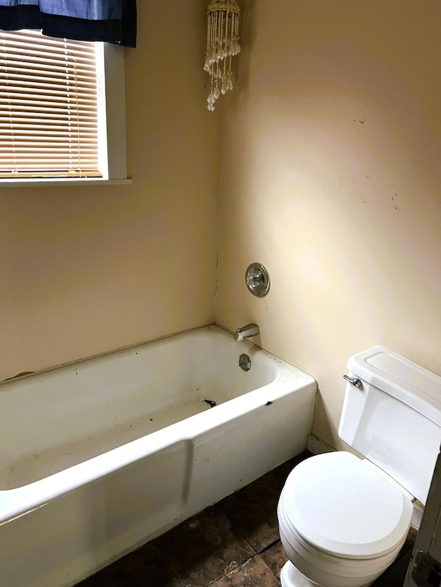 38440 Fisk Ln, Pattison, TX 77423 - bathroom featuring a tub to relax in and a chandelier