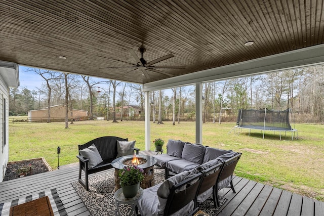 sunroom featuring a ceiling fan