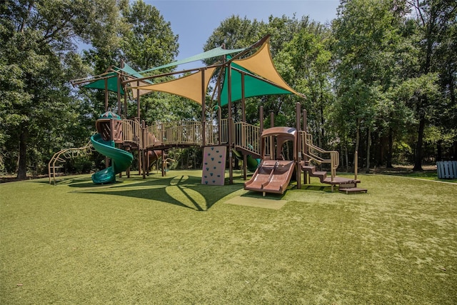 community play area with a yard