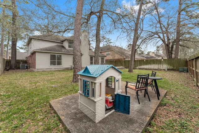 view of yard featuring a fenced backyard and central AC unit