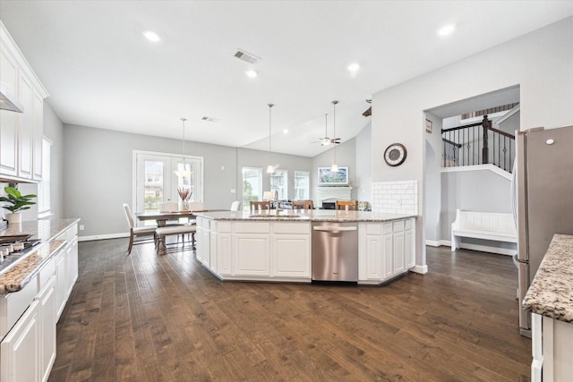 kitchen with visible vents, dark wood-style floors, appliances with stainless steel finishes, white cabinetry, and a sink