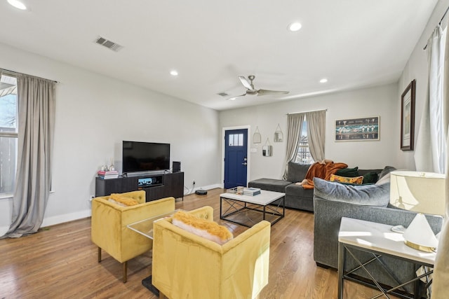 living area featuring baseboards, visible vents, a ceiling fan, wood finished floors, and recessed lighting