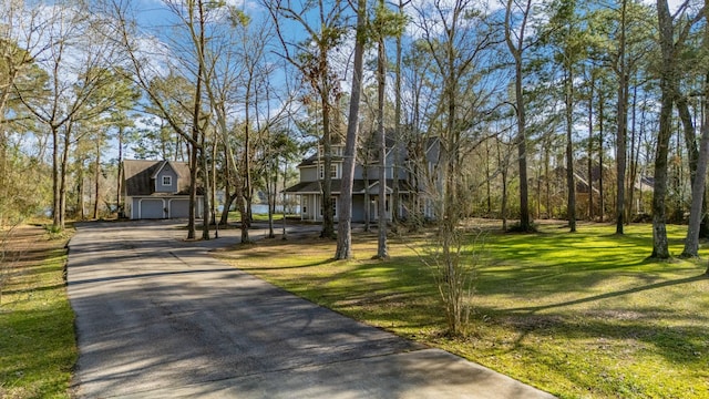 view of front facade with a front yard