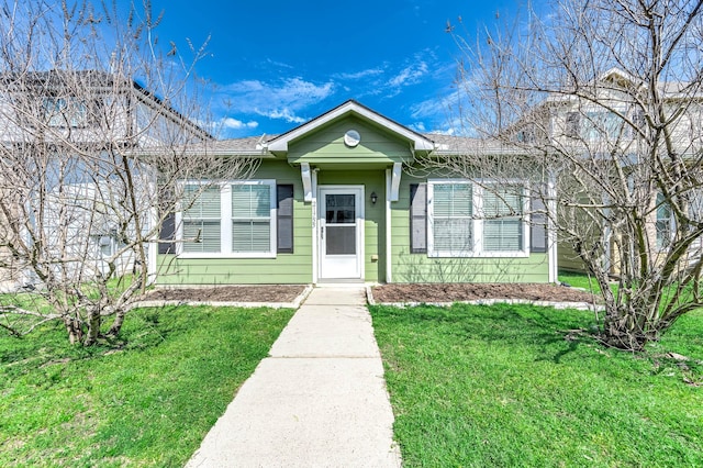 view of front of house featuring a front yard