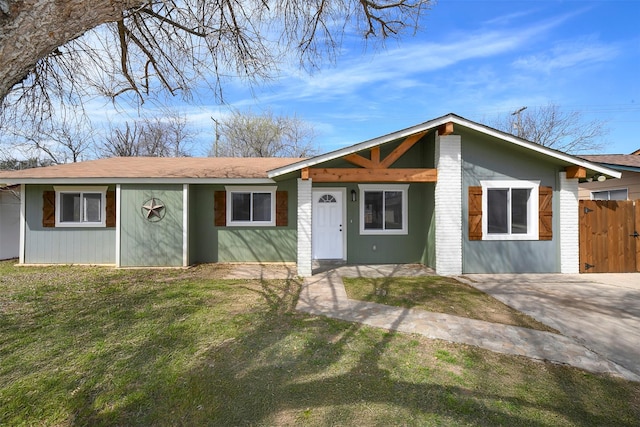 view of front of home with fence and a front lawn