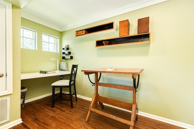 home office with baseboards, visible vents, built in study area, wood finished floors, and crown molding