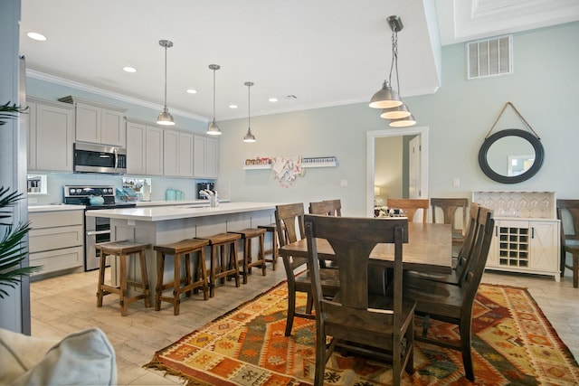 dining area with light wood-style flooring, visible vents, crown molding, and recessed lighting