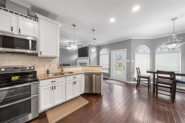 718 S Diamondhead Blvd, Crosby, TX 77532 - kitchen with appliances with stainless steel finishes, a ceiling fan, crown molding, backsplash, and white cabinetry