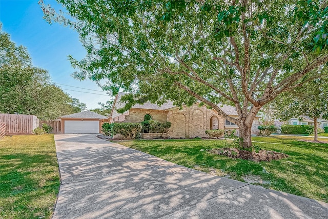 view of front of property featuring a front yard, brick siding, and fence