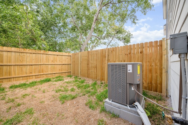 view of yard featuring a fenced backyard and central AC