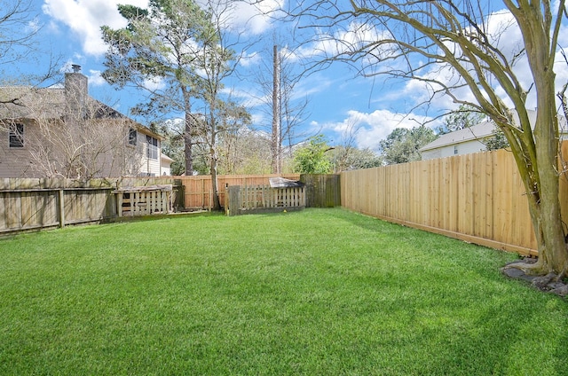 view of yard featuring a fenced backyard