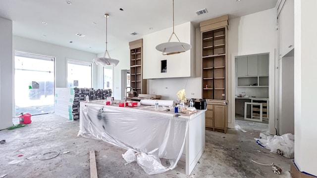 kitchen with visible vents, light countertops, and decorative light fixtures