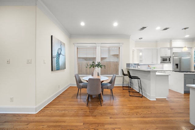 dining room with visible vents, recessed lighting, light wood-type flooring, and crown molding