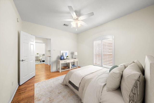 bedroom with visible vents, light wood-style flooring, baseboards, and ceiling fan