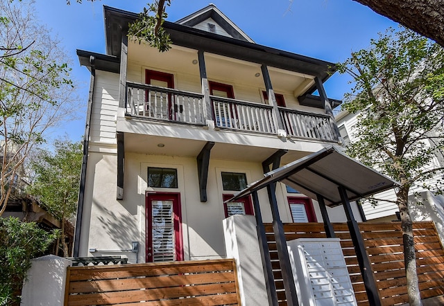 view of front facade with a balcony