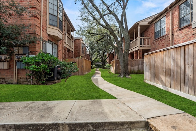 view of home's community featuring a yard