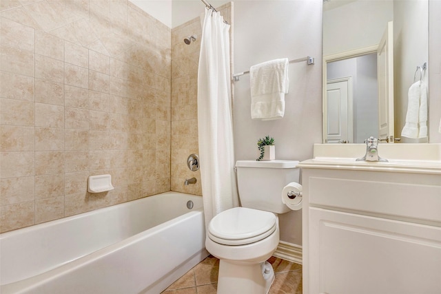 full bath featuring tile patterned flooring, toilet, shower / tub combo, vanity, and baseboards