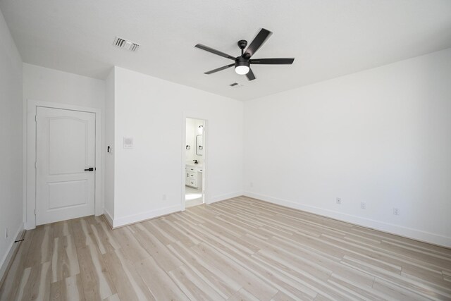 empty room with a ceiling fan, visible vents, light wood-style flooring, and baseboards