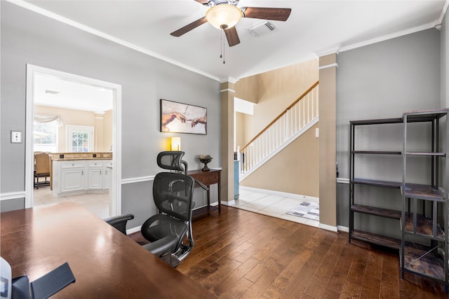 home office featuring light wood finished floors, visible vents, baseboards, ceiling fan, and crown molding