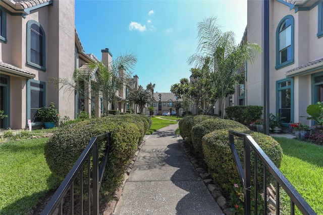 view of property's community with a lawn and a residential view