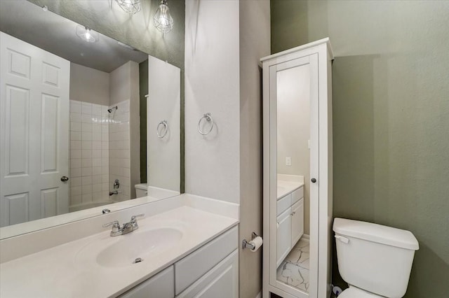 full bath with shower / washtub combination, toilet, and vanity
