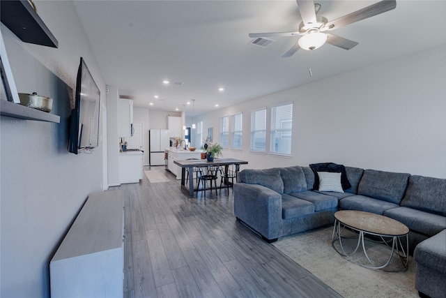 living room featuring recessed lighting, visible vents, dark wood finished floors, and ceiling fan