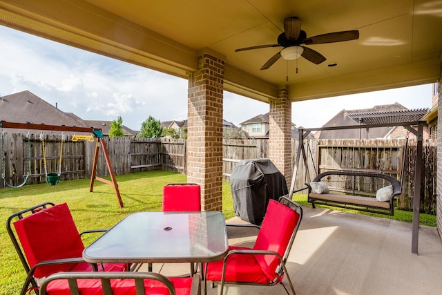 view of patio featuring a grill, ceiling fan, a fenced backyard, and outdoor dining space