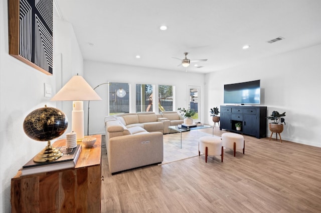 living area with visible vents, baseboards, recessed lighting, light wood-style flooring, and a ceiling fan