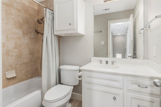 full bath featuring toilet, shower / tub combo, visible vents, vanity, and baseboards