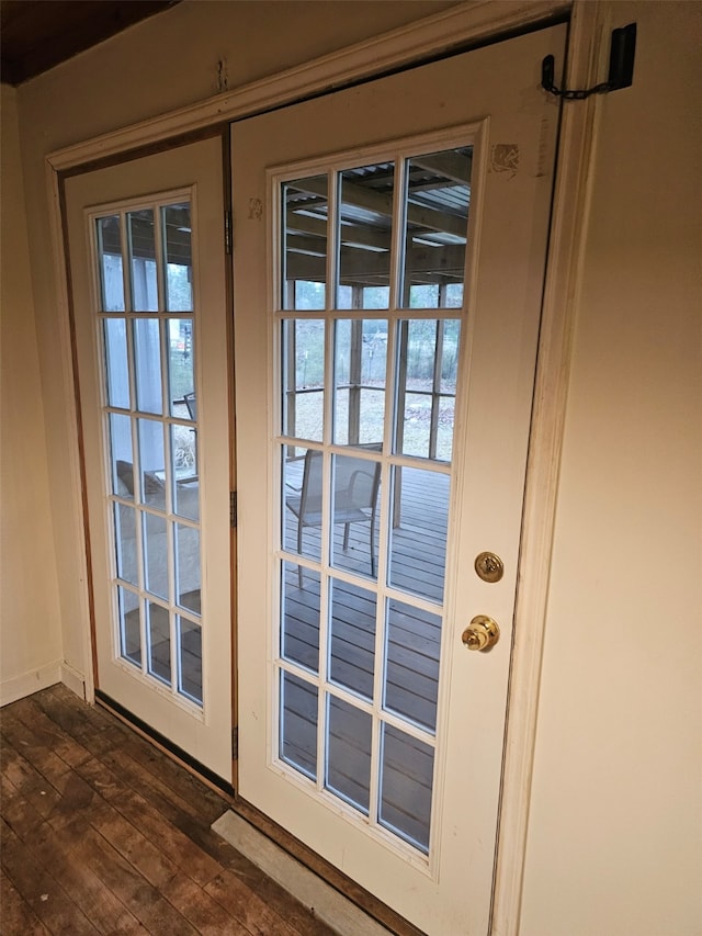 doorway to outside featuring dark wood finished floors and baseboards