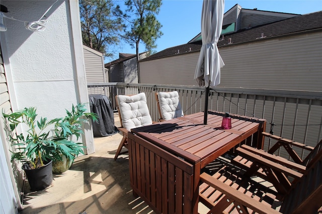 view of patio with outdoor dining space