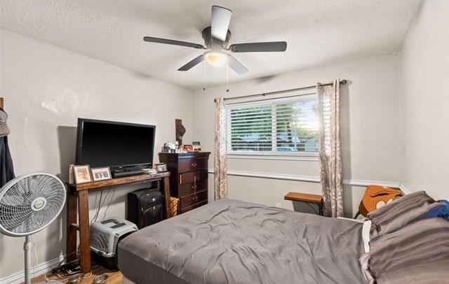 bedroom featuring a ceiling fan and baseboards